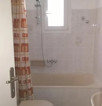 Bozikis & Studios شقة